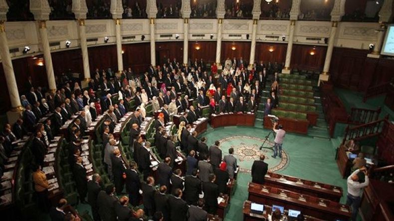 استقالة 32 نائباً من كتلة الحزب الحاكم في البرلمان التونسي