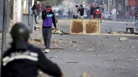 مقتل شرطي تونسي في احتجاجات مطالبة بوظائف في القصرين