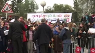 تونس ترد على هجوم باردو بحفل رمزي