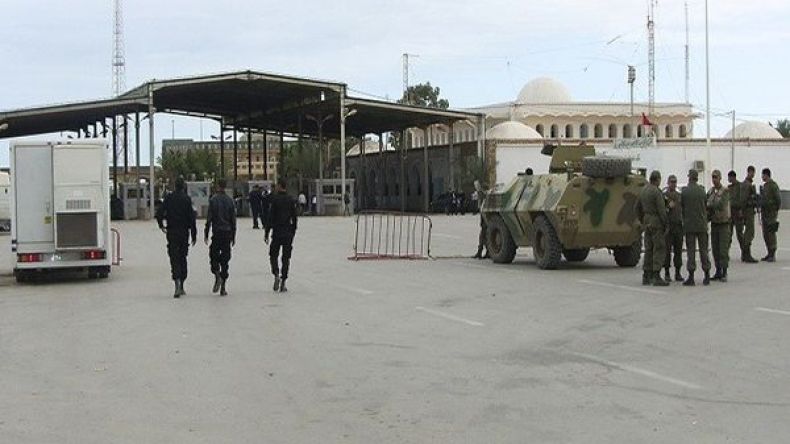 تونس تنتهي من بناء حاجز على طول حدودها مع ليبيا