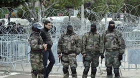 الجيش التونسي يحرس قبر بلعيد بعد تهديد السلفيين بنبشه