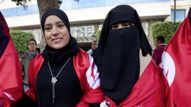 Tunisie/niqab: le parquet alourdit les poursuites contre le doyen d'une fac