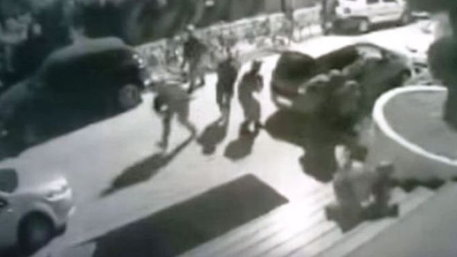 فيديو يظهر لحظة اقتحام الانقلابيين فندقاً أقام به أردوغان