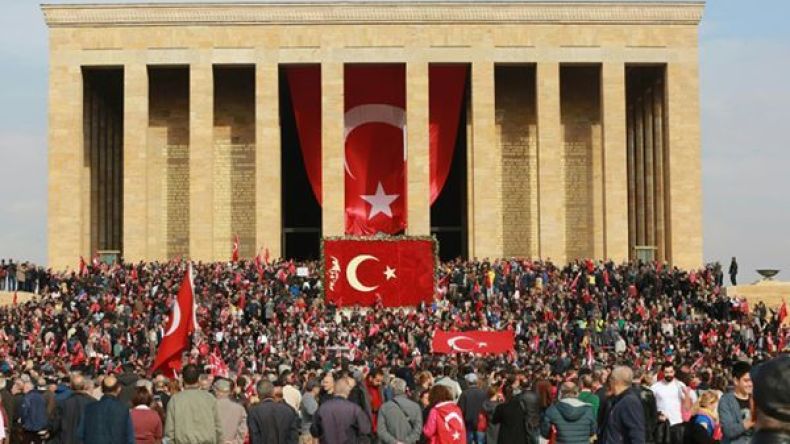 إقالة عشرة آلاف موظف بعد محاولة الانقلاب في تركيا