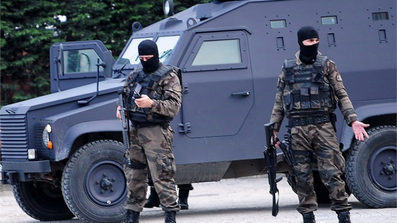 مقتل جنديين في انفجار سيارة مفخخة جنوبي شرق تركيا