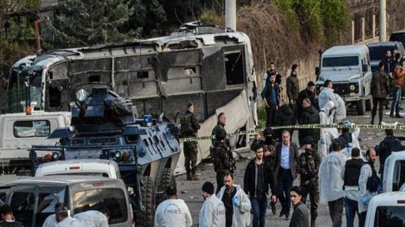 مقتل ستة عناصر أمنية في انفجار قنبلة جنوب شرق تركيا