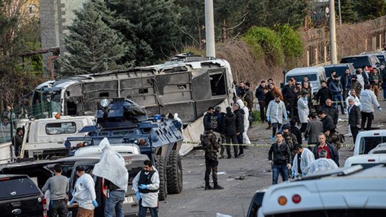 قتيل و47 جريحاً في انفجار سيارة مفخخة جنوبي شرق تركيا