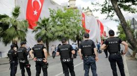 ثلاثة قتلى و30 جريحاً في اعتداء على مقر للشرطة التركية