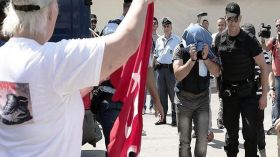 محكمة يونانية تقضي بإعادة ثلاثة جنود “انقلابيين” إلى تركيا