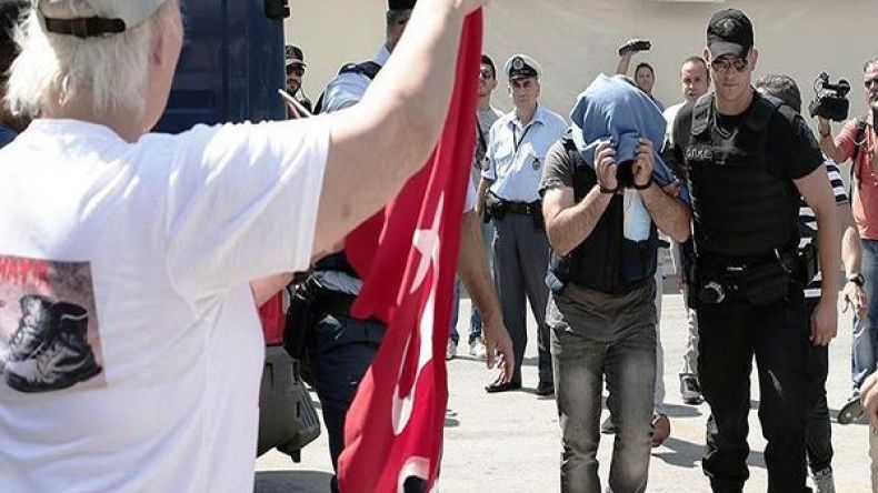 محكمة يونانية تقضي بإعادة ثلاثة جنود “انقلابيين” إلى تركيا