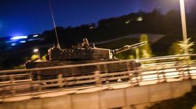 دبي توقف جنرالين تركيين يخدمان في أفغانستان