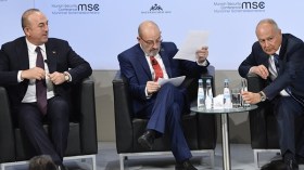 تشاووش أوغلو “يوبّخ” أبو الغيط!