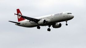 طائرة تركية تهبط اضطرارياً في كندا بعد بلاغ بوجود قنبلة