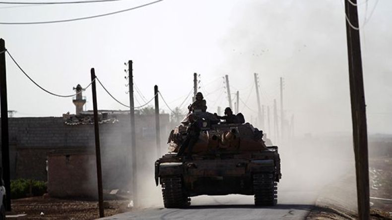 الجيش التركي يقصف أهدافاً لمتشددين وأكراد في سوريا