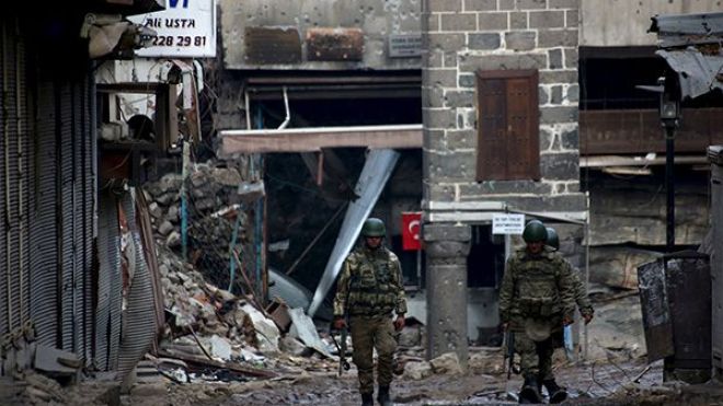 غارات تركية على المتمردين الأكراد في العراق وتركيا