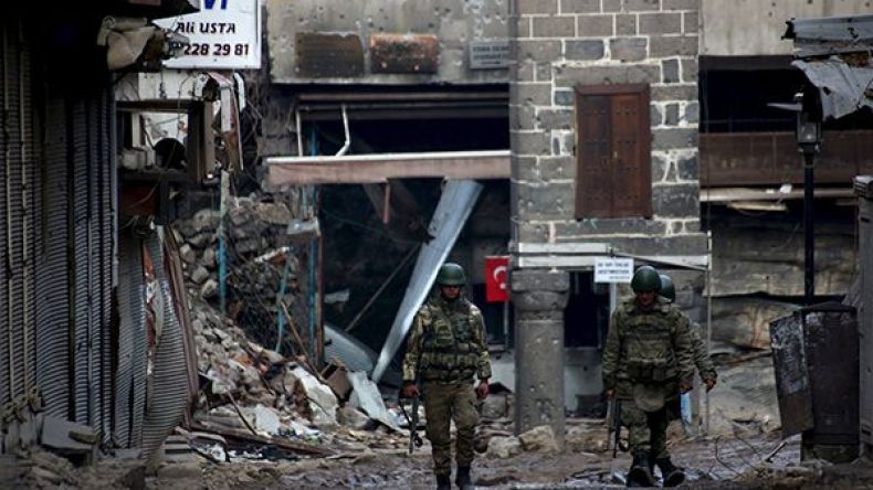 غارات تركية على المتمردين الأكراد في العراق وتركيا