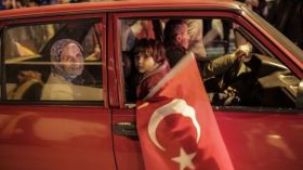 ارتفاع كبير في سعر الليرة التركية بعد فوز “العدالة والتنمية” في الانتخابات