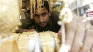 Consumer splurge threatens UAE economy