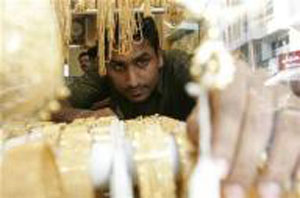 Consumer splurge threatens UAE economy