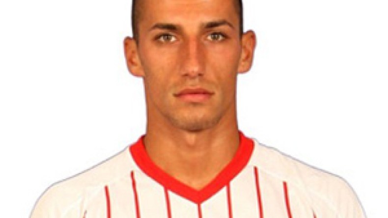 بن يمينة يمضي لموسمين مع نادي فراكفورت