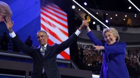 أوباما يحث الأمريكيين على الوقوف خلف كلينتون