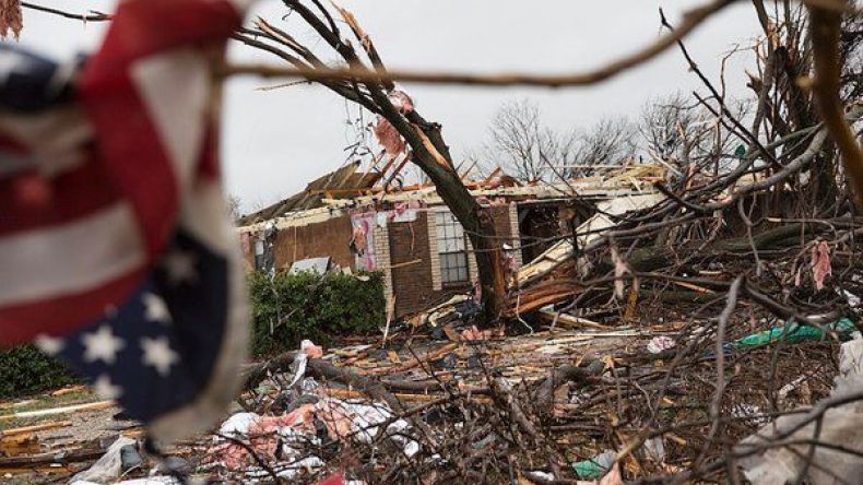 ارتفاع حصيلة قتلى العواصف في أمريكا إلى 43