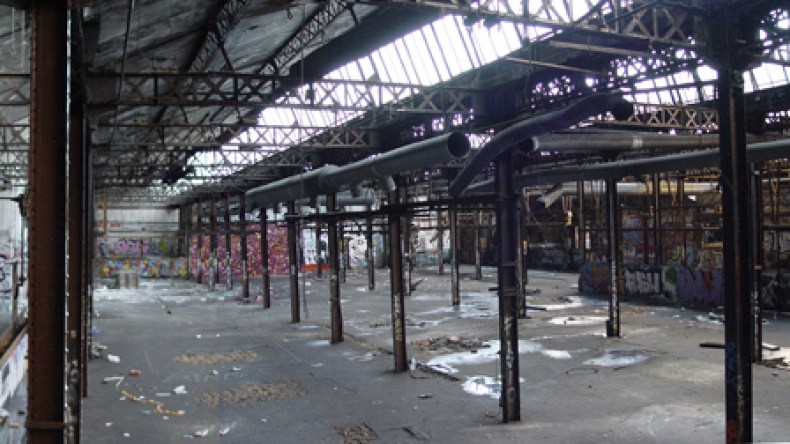 مصانع الجزائر تتحول إلى مغارات للثعابين والجرذان والخفافيش