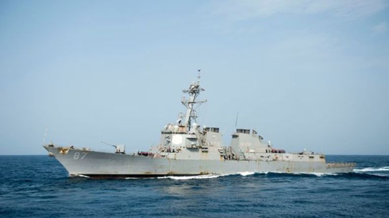 استهداف مدمرة أمريكية في هجوم صاروخي من اليمن