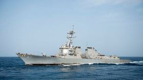 إطلاق صواريخ من اليمن باتجاه سفن حربية أمريكية