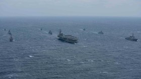 حاملة طائرات أمريكية تبحر قبالة شبه الجزيرة الكورية