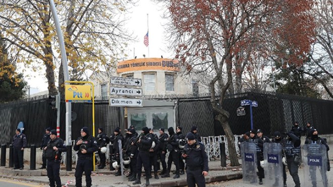 تركيا توقف 12 شخصاً يُشتبه بانتمائهم إلى “داعش”