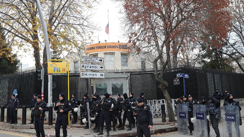 تركيا توقف 12 شخصاً يُشتبه بانتمائهم إلى “داعش”