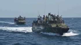 الحرس الثوري الإيراني يفرج عن البحارة الأمريكيين