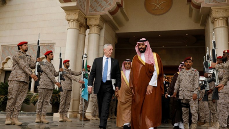 وزير الدفاع الأمريكي يشيد بالسعودية ويهاجم إيران