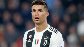 رونالدو على غلاف “فرانس فوتبول”.. و”السادسة” تقترب