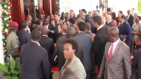 اشتباك بالأيدي بين حرس السيسي وحرس رئيس أوغندا