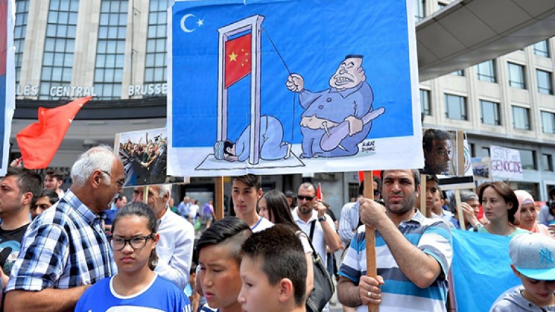 الصين تحظر أسماء “محمد” و”إسلام” و”قرآن” في شينجيانغ