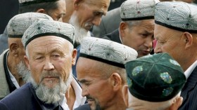 معاقبة مسؤول شيوعي صيني لامتناعه عن التدخين أمام المسلمين