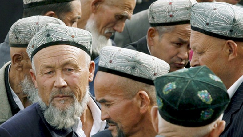 معاقبة مسؤول شيوعي صيني لامتناعه عن التدخين أمام المسلمين