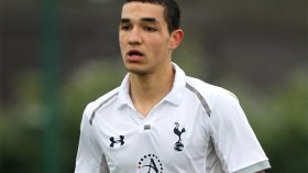 نبيل بن طالب: نجم جزائري صاعد في سماء بريطانيا