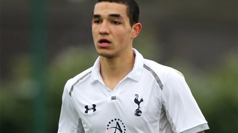 نبيل بن طالب: نجم جزائري صاعد في سماء بريطانيا