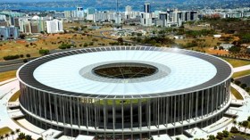 تسرب الأمطار من سقف أغلى ملاعب المونديال