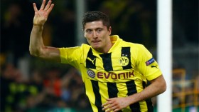 ليفاندوفسكي رسميا بألوان البايرن إلى 2019