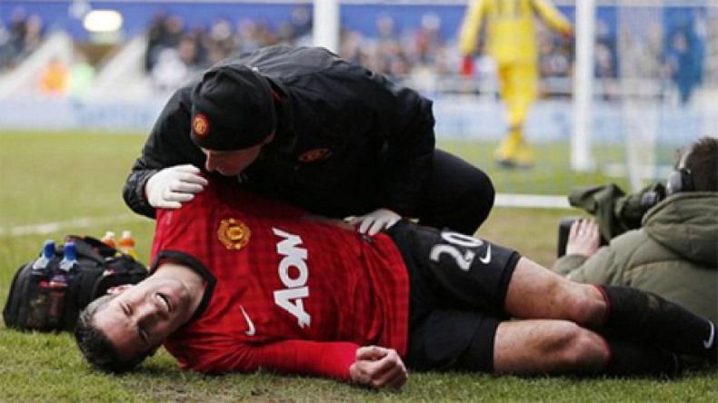 الإصابة تبعد فان بيرسي شهرا عن مانشستر يونايتد