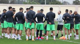 بلماضي يواجه زيمبابوي بخطي وسط وهجوم من أعلى مستوى