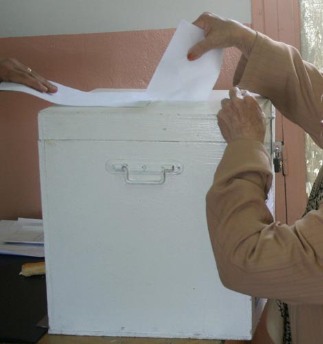 Legislative elctions turnout : 15% at 11 : GMT