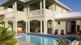 تسجيلات سرّية تورّط مسؤولين بوزارات ومديري شركات في تبديد المال العام