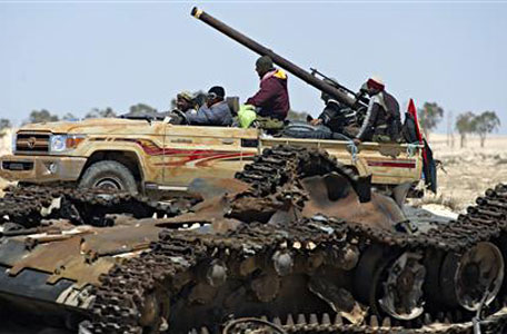 Libye : les combats font rage à Adjdabya et Misrata