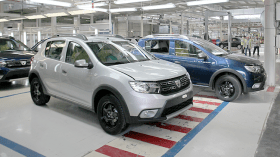 إلزام الوزارات والولايات باقتناء سيارات “جزائرية” فقط