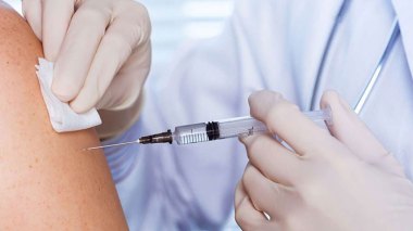 Pas de vaccination généralisée avant mi-2021, selon l’OMS